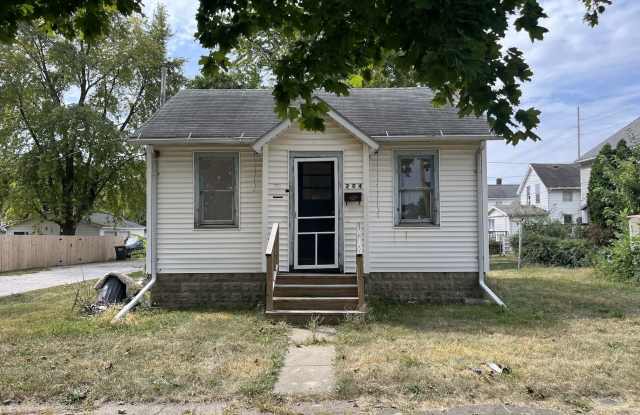 204 E Orleans St - 204 East Orleans Street, Paxton, IL 60957