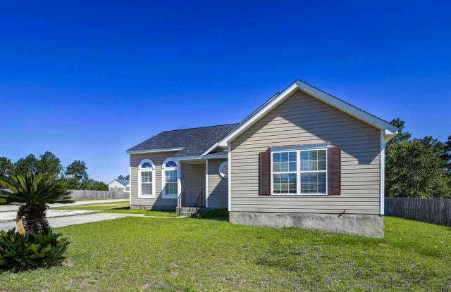 Bright & Spacious 3 Bedroom Home on Nearly Half an Acre in Gaston! photos photos