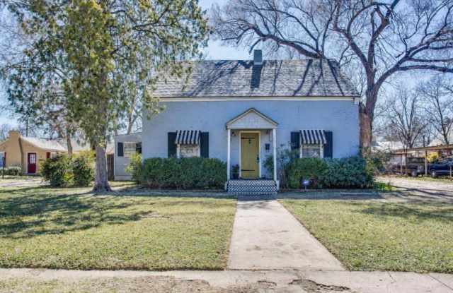 2515 25th Street photos photos