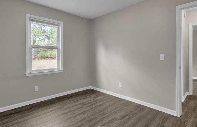 Cozy 2 bedroom in West Columbia comfort and convenience (($250.00 off first months rent)) July special Gallery 2