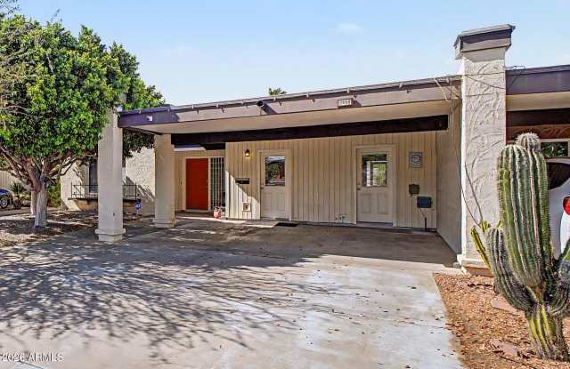 1988 E OXFORD Drive Gallery 1
