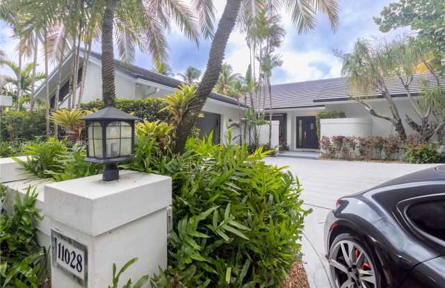 11028 Sw 77th Ct Cir - 11028 Southwest 77th Court Circle, Pinecrest, FL 33156
