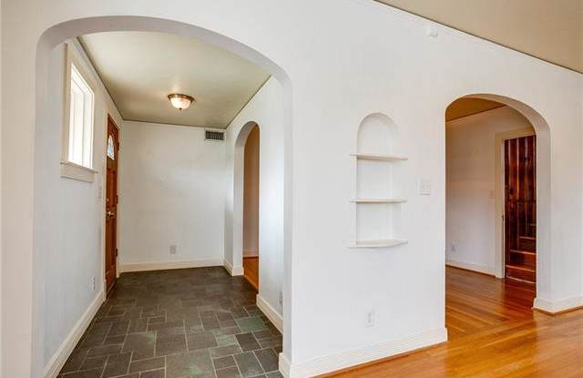 7019 Lindsley Avenue Gallery 3