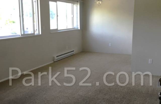 1/2 Off 1st Full Month's Rent! 2 Bedroom 1 Bathroom 2nd Floor Apartment in Tacoma Gallery 2
