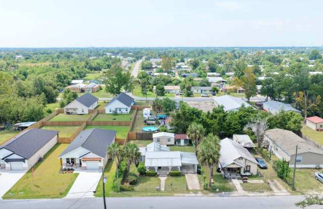 Completely Updated, Fully Fenced 2-Bedroom Home in Panama City -- Convenient Location! Gallery 3