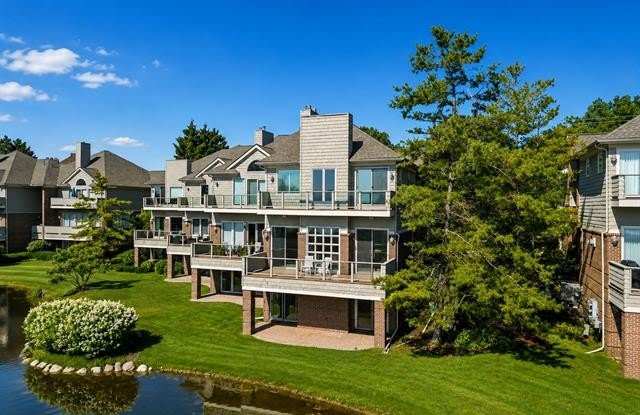 3782 PINE LAKE KNOLL Drive Gallery 2