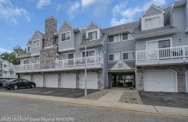 811 Schley Avenue - 811 Schley Avenue, Toms River, NJ 08755