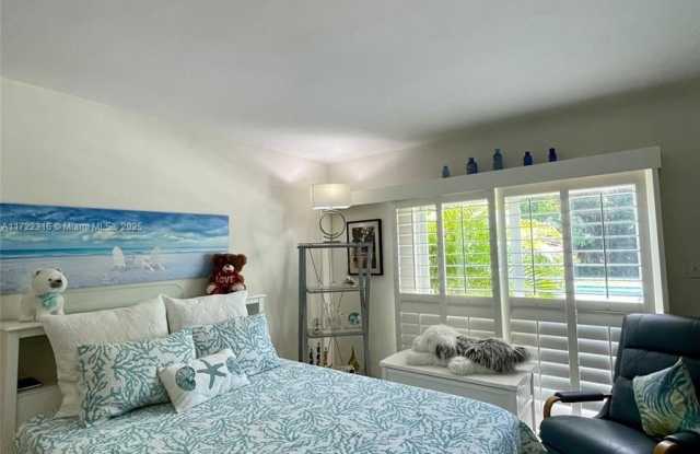 5850 SW 53rd Ter - 5850 Southwest 53rd Terrace, Miami-Dade County, FL 33155