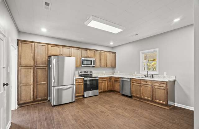 6081 Lakeview Road Gallery 2