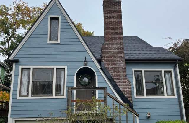 Maple Leaf House - 519 Northeast 83rd Street, Seattle, WA 98115