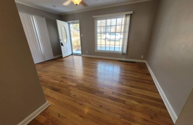 Great two bedroom duplex on Urbandale Avenue! photos photos