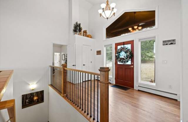 302 Earthsong Way Gallery 2