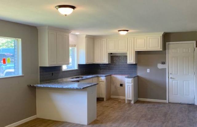 3/2 PTISD FENCED YARD PET FRIENDLY photos photos