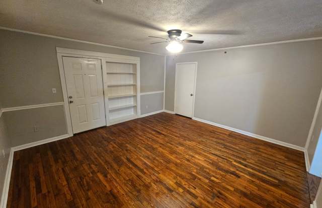 2 Bedroom 1 Bath Downstairs apartment in the heart of Maryville & available now! Gallery 2