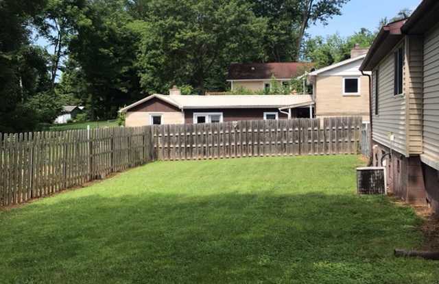 3 Bedroom Ranch Home Avail JULY 2027.   Monthly Rent $1,650 Gallery 4