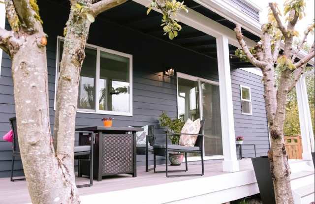 Ballard ADU, 2bd/1ba, Private, Newer Construction photos photos