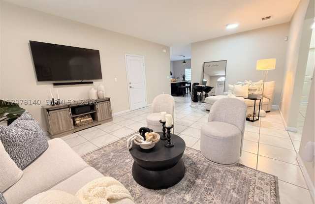 12130 SW 248th Ter Gallery 2