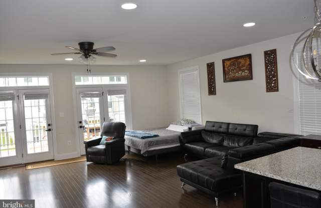 847 STONECLIFFE Road Gallery 3