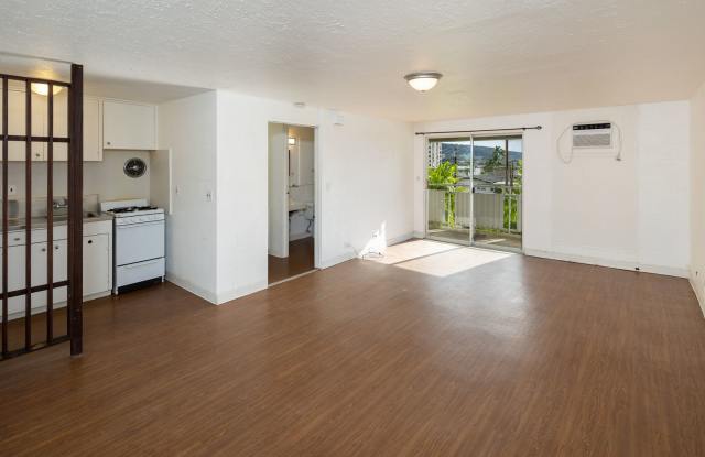 Available now! Prime location Studio with Parking! photos photos