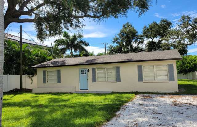 Seasonal only  Large downtown Sarasota renovated home for your next vacation Gallery 3