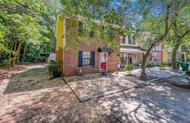 Fantastic 2 BR/1/5 BA Townhome in Austell! Gallery 1