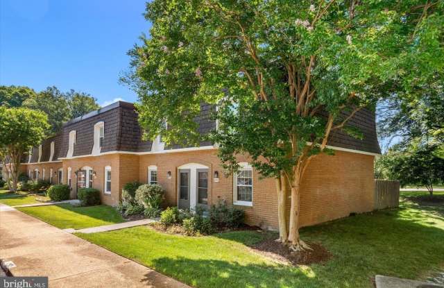 8123 KINGSWAY Court Gallery 3