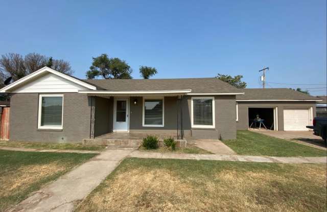 1011 Walnut Street - 1011 Walnut Street, Idalou, TX 79329
