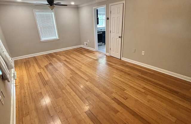 704 S College Ave photos photos