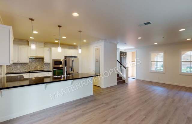 Beautiful 3 Bed/2.5 Bath Home in Portola Springs, Irvine! Gallery 3