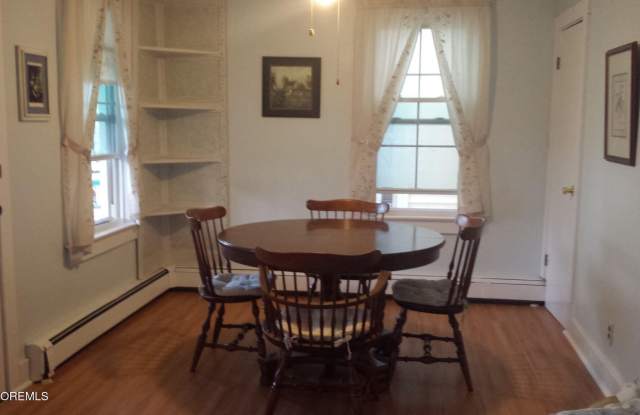 22 Webb Avenue Gallery 4