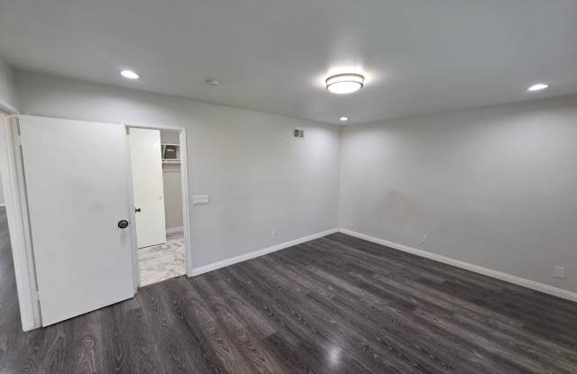 SPACIOUS 4BD/2BA WITH GARAGE, LAUNDRY AND FRONT AND BACK YARD THAT IS PET FRIENDLY!! Gallery 3