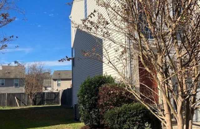 Beautiful end unit townhome with 3 finished levels Gallery 4