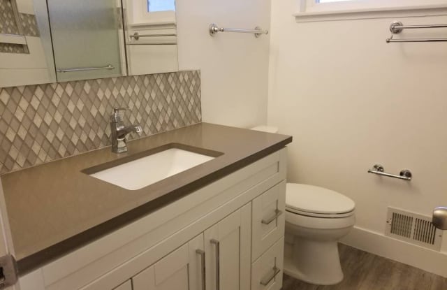 Super Quiet & Convenient!  3 bed/2 bath- 1750sqft - 942 Lawton Avenue, San Jose, CA 95128