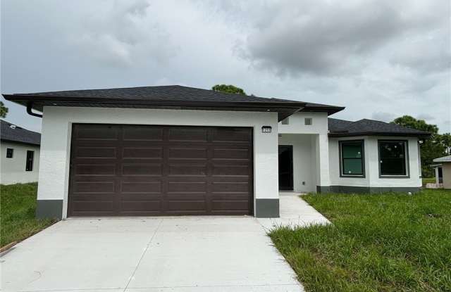 1233 AUGUSTA ST E photos photos