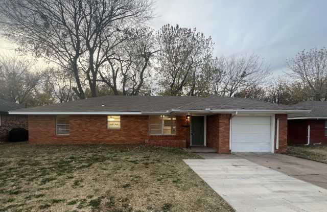 1616 Chautauqua Avenue - 1616 Chautauqua Avenue, Norman, OK 73072