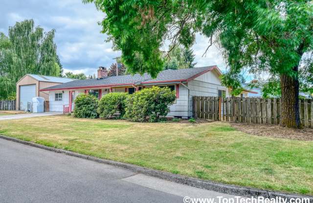 Potential for Assistant living/ Adult Foster Care Home or Child Care ** Great Location** 1 level! Gallery 3