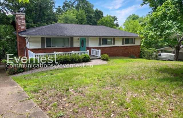 5526 Crestview Drive Gallery 3