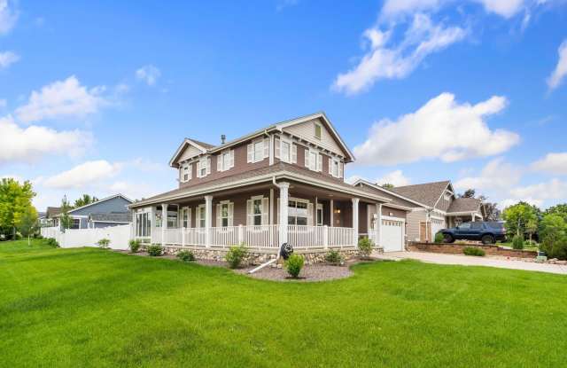 Gorgeous Corner Lot with Wrap-Around Porch and Basement Suite! photos photos Gorgeous Corner Lot with Wrap-Around Porch and Basement Suite! photos photos