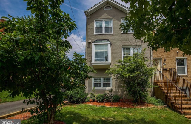 512 E HOWELL AVENUE - 512 East Howell Avenue, Alexandria, VA 22301