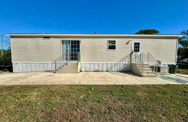 Centrally Located, 3/2 Manufactured Home For Rent in Port Orange! Gallery 2