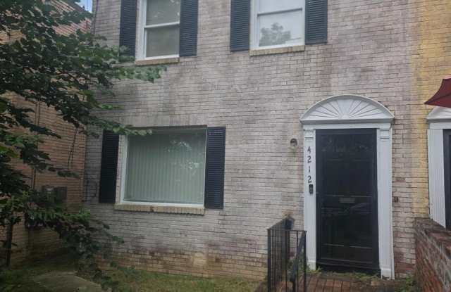 4212 CLAY Street NE Gallery 2