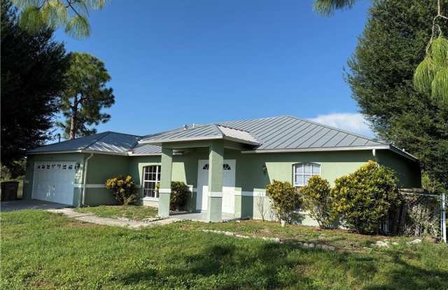 372 Carrillon Avenue S Gallery 1