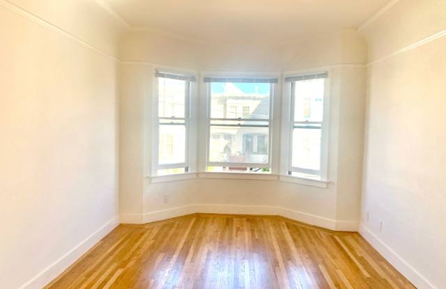 Richmond Dist. Bright 1 Bed/! Bath Flat w/ Hardwood Floors and Walk In Closets photos photos