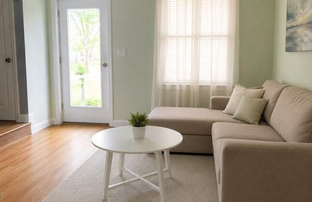 Charming 2BD/1BA Townhome with Parking Pad in Parkville, MD! Gallery 3