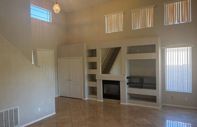 4 Bedroom Chandler Rental – Vaulted Ceilings, Primary Deck, 3-Car Garage Gallery 4