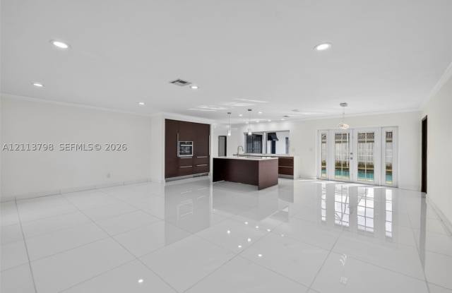 4720 Bayview Dr Gallery 3