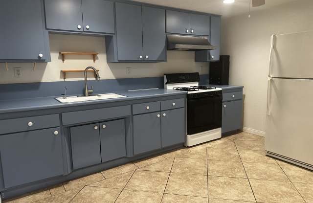 3761 North Hermosa Place Gallery 3