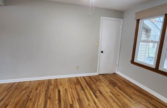 Fabulous Home in the Heart of Solon Gallery 3