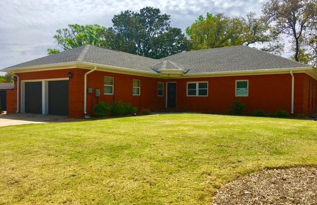 312 NW Briarwood Circle - 312 Briarwood Cir NW, Fort Walton Beach, FL 32548