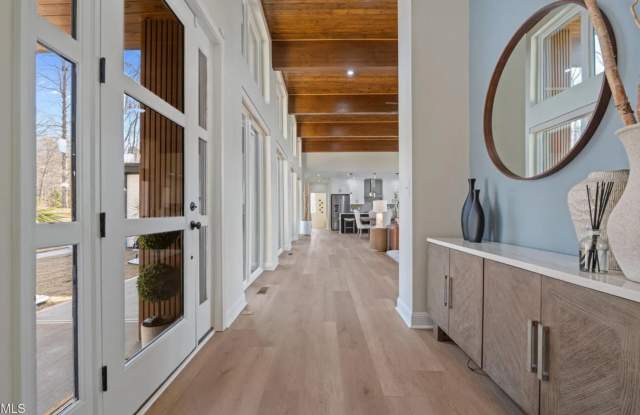 New Listing!!! Gallery 3